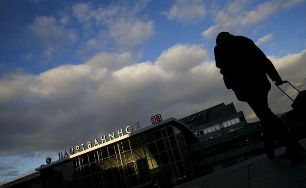 Germany to ease deportation rules after Cologne attacks