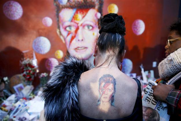 Bowie’s finale soars on charts after death shock