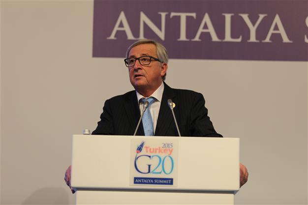 Juncker says no need to rethink EU refugee policies after Paris attack