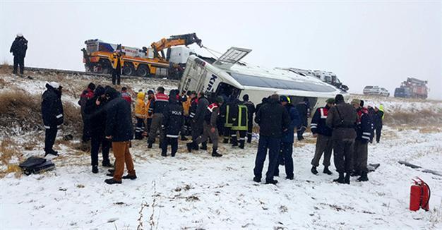 Seven dead, 72 injured in three bus accidents on Ankara highway