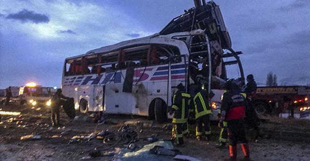 Car crash kills six, injures 24 in Central Anatolia