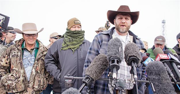 Oregon sheriff demands anti-government miltiamen leave community