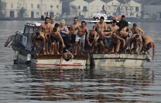 Istanbul Greeks celebrate Orthodox feast with Golden Horn cross-retrieving