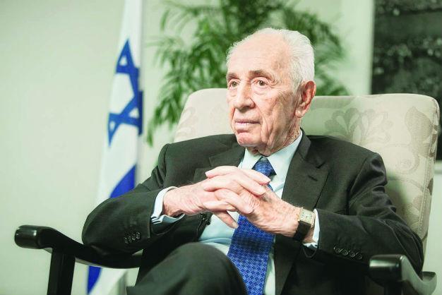 Ex-Israeli president Peres hospitalized after heart attack