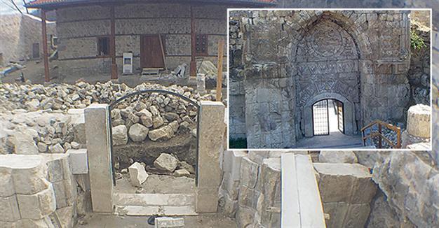Gate of historic mosque causes restoration scandal in Antalya