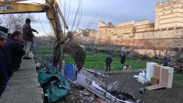 Municipality begins demolition at Istanbul’s historic Yedikule Gardens