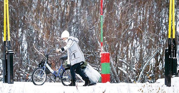 Cycling migrants to be returned by bus