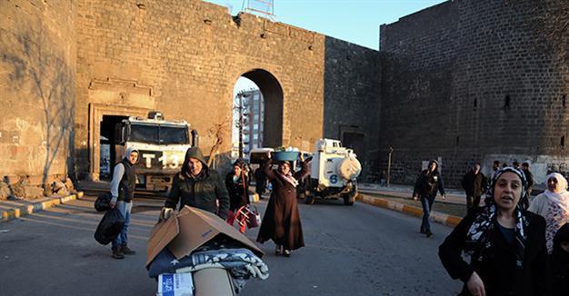 Thousands flee southeastern Sur district amid clashes