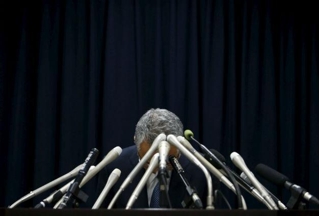 Japanese economy minister Amari says he is quitting over corruption claims