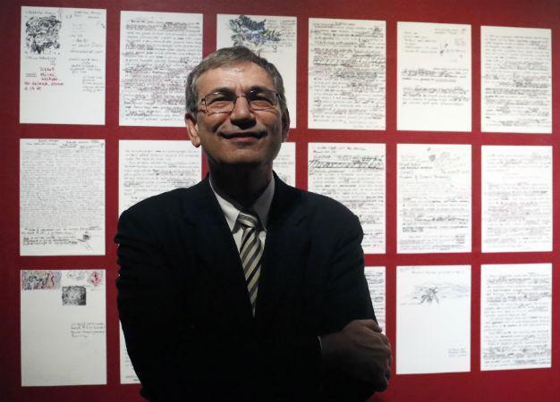 Nobel laureate Pamuk supports probed academics, urges for moderation