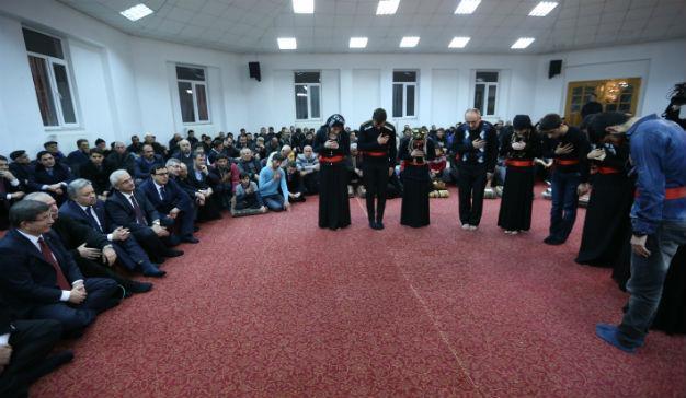 Turkish PM pays visit to cemevi in eastern Turkey