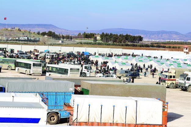 Syrian forces near Turkish border, as around 30,000 Syrians mass at border