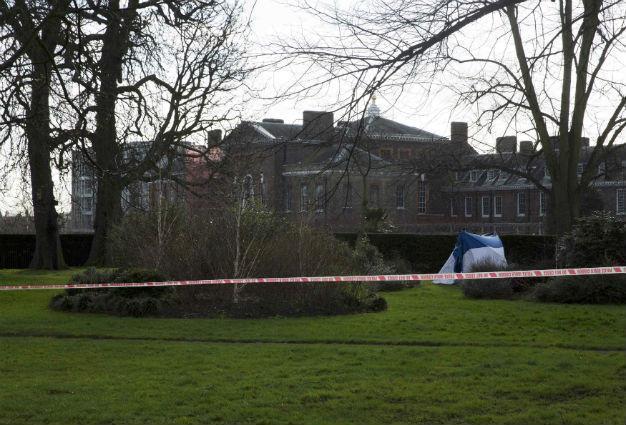 Man sets himself on fire near William and Kate palace