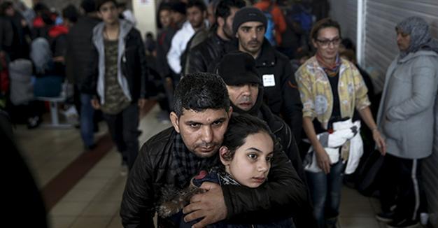 EU pushes Greece to improve conditions for migrants