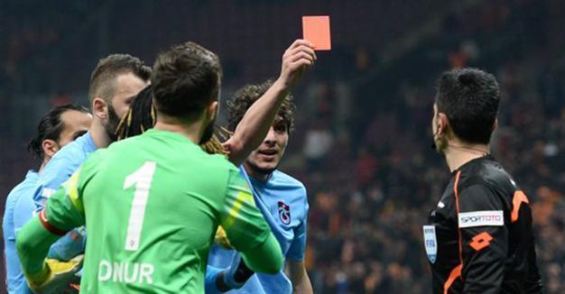 Trabzonspor player sent off after showing referee the red card