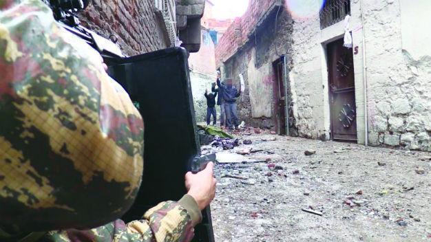 Diyarbakır governor tries to evacuate children, elderly people in Sur