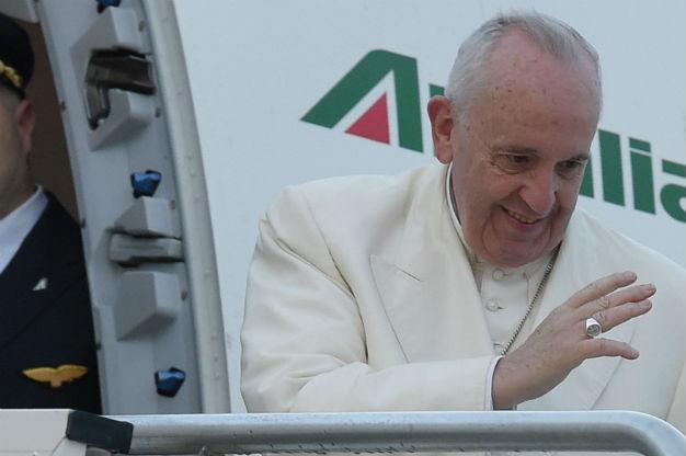 Pope heads for historic encounter with Russian patriarch