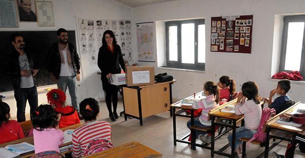 Social media campaign collects #happinessparcels for children in Turkey’s southeast