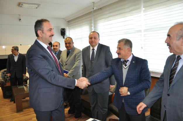 AKP to submit own draft charter if opposition does not return to table