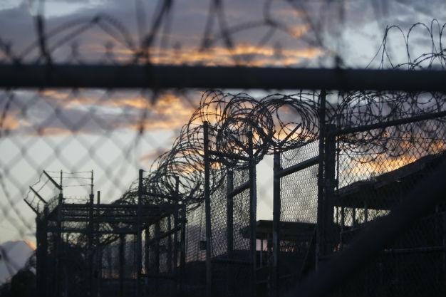 Obama presents plan to close Guantanamo prison