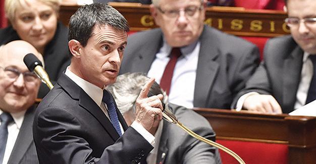 French PM Valls says no blackmail to pass labor reform