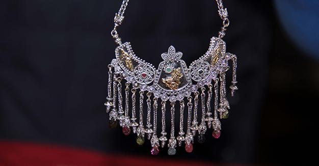 Urartian motifs come to life with jewelry