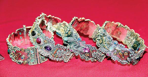 Urartian motifs come to life with jewelry