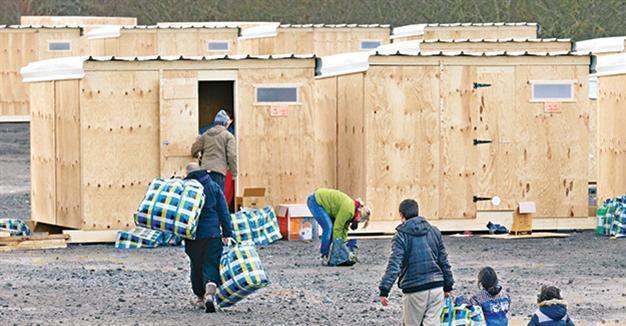 New refugee camp opens in northern France as ‘Jungle’ demolition resumes