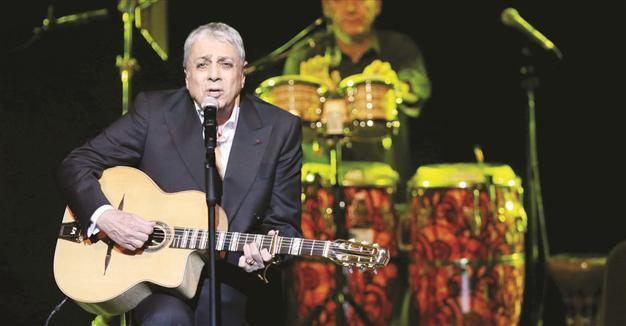 Enrico Macias charms Istanbul