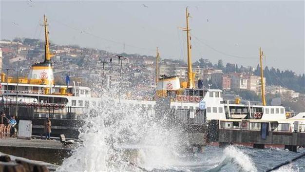 Flights, ferries canceled as storms hit Istanbul