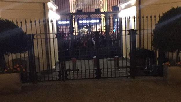 Confused Turkish nationalists protest Russian air strikes in front of Dutch Consulate