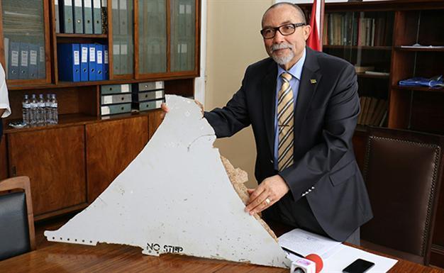 Malaysia, Australia move to retrieve suspected aircraft debris