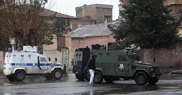 PKK stages attacks in different Diyarbakır districts amid curfew