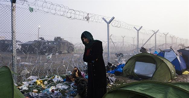 Macedonia closes border to illegal migrants: Police official