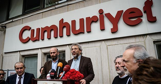 Top court points to open mistake in journalists’ arrest