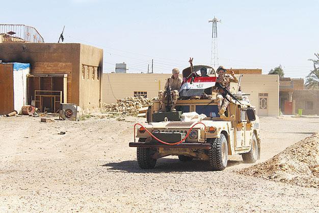Iraqi forces advance towards western town held by ISIL