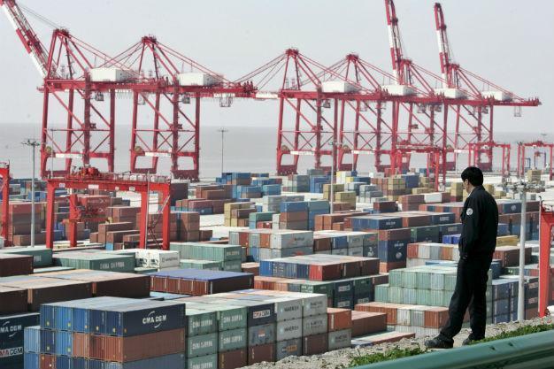 WTO cuts 2016 global trade forecast to 2.8 pct