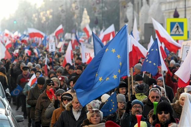Protesters take to Polish streets to defend freedom