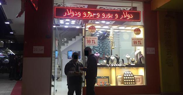 Syrian gold coin traders appear in western Turkey