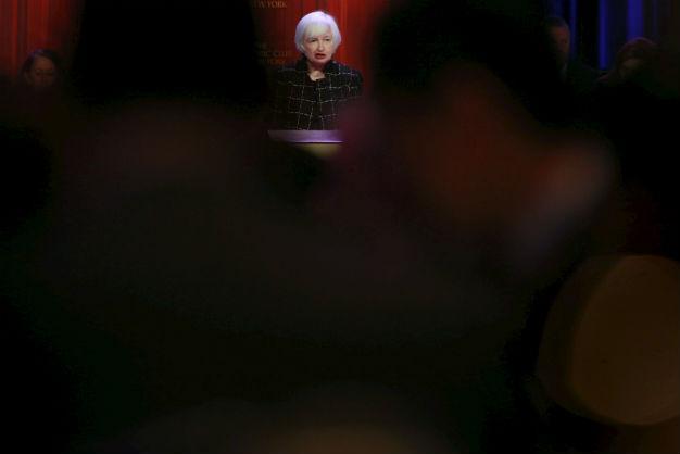 Dollar heads for worst quarter in 5 years on rate hike doubts