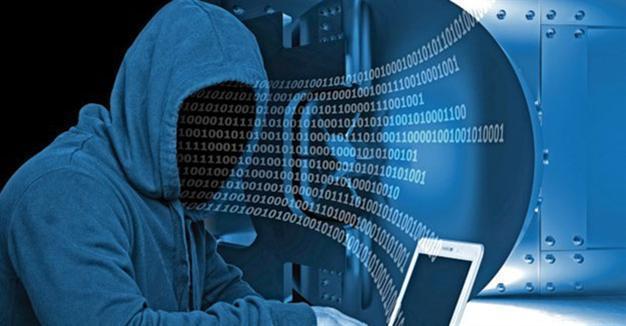 Police nab operators of virus fraud network