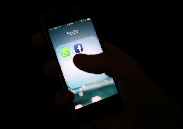 Facebook tests tech to help blind people enjoy photos