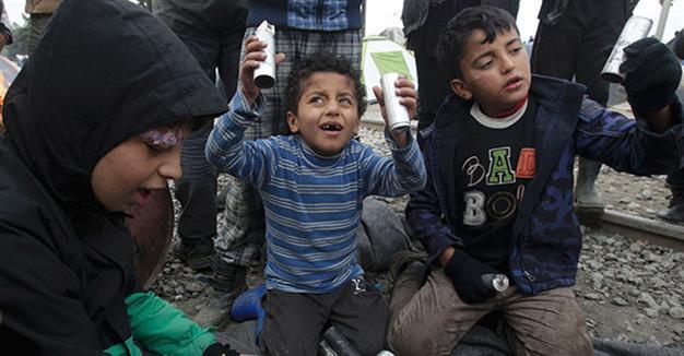 Greece blasts Macedonia for using excessive force on migrants
