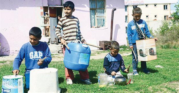 Roma children form unlikely band