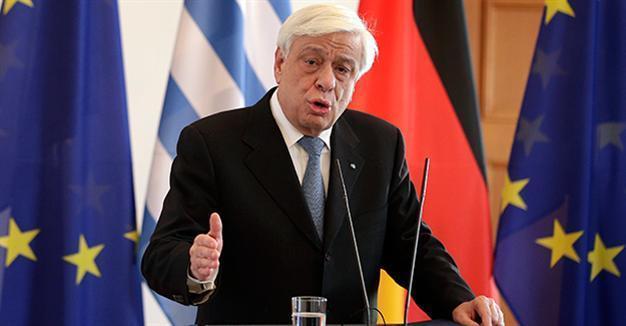 Greek leader claims Turkish border guards support people smugglers