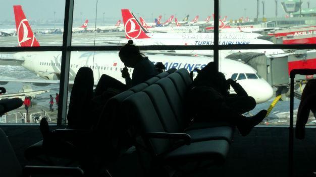 Scores of domestic, international flights canceled amid snow storm in Istanbul