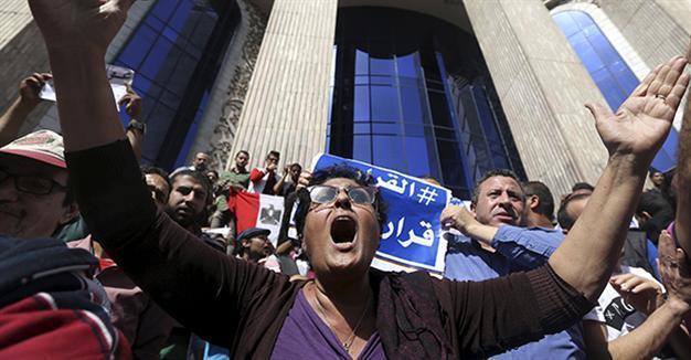 Egypt police disperse protest against Saudi island deal
