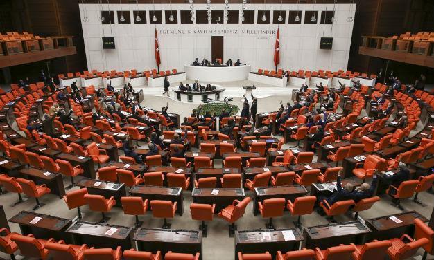 Turkey’s main opposition divided over lifting of MPs’ immunities