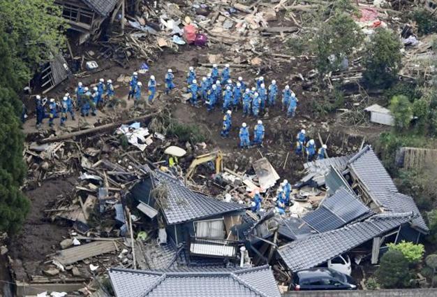Second deadly quake hits Japan, race against time to find survivors