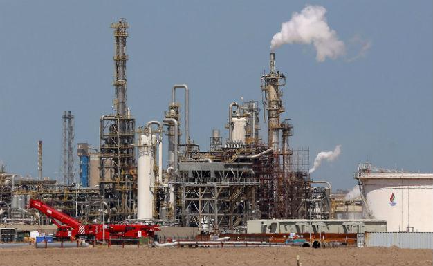 Oil rises as Kuwaiti workers strike cuts output for third day